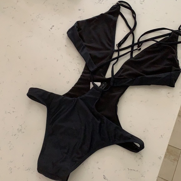 Tobi swim one piece - Picture 2 of 3